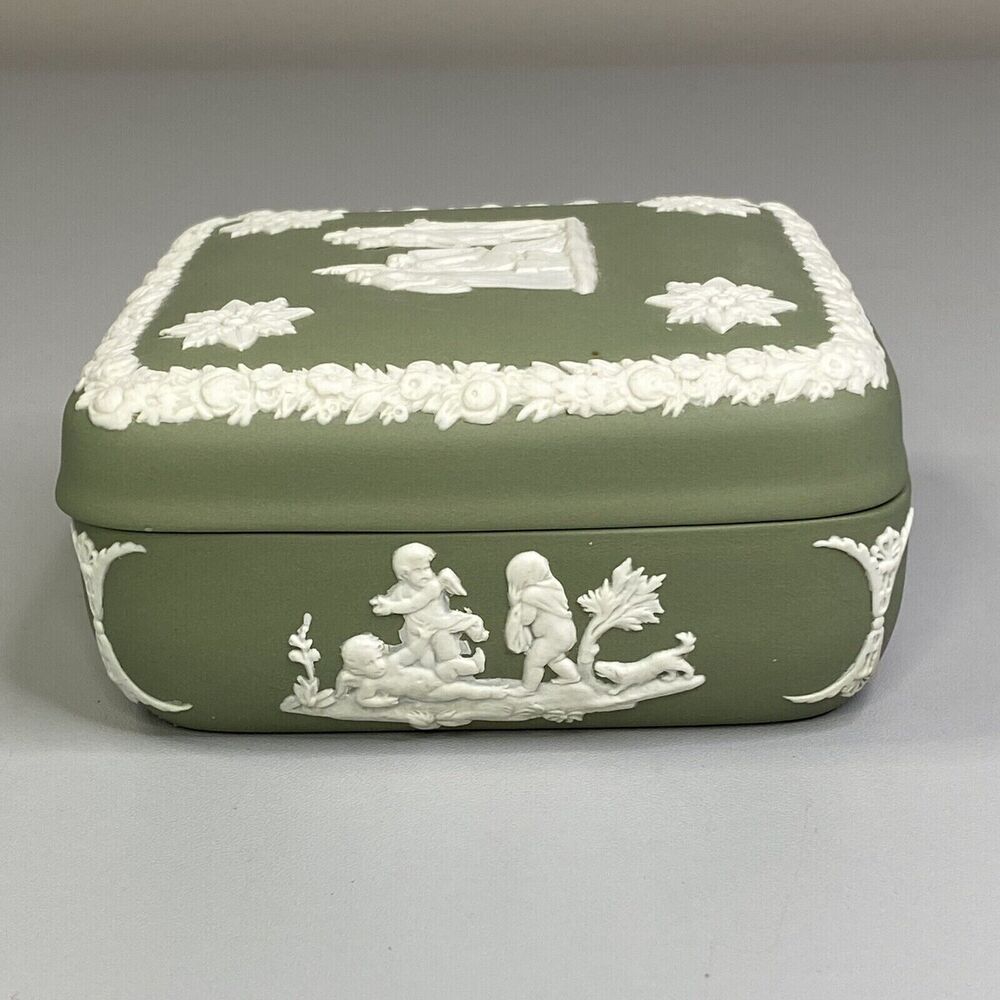 VTG Wedgewood Saga Green Jasperware Porcelain Trinket Box England 4" x 4" x 3" - Picture 4 of 11